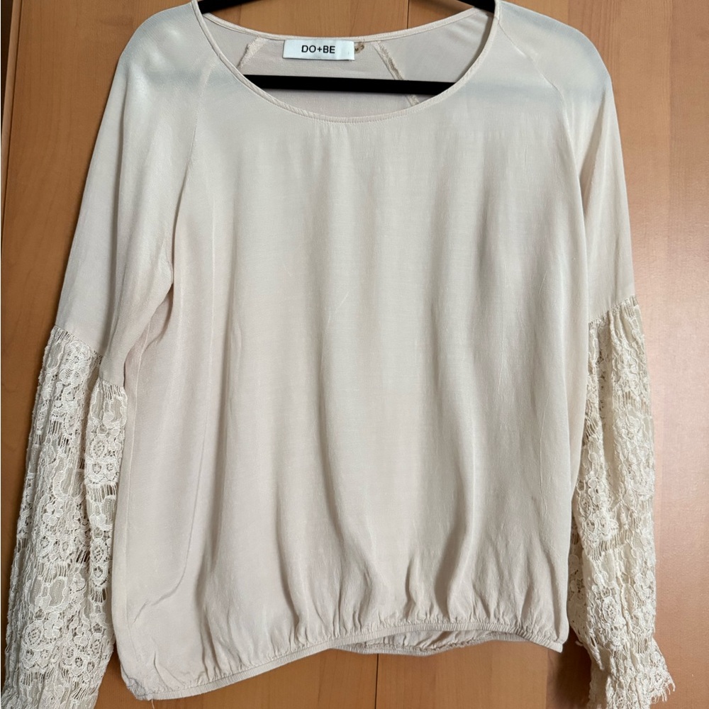 DO+BE Women's Cream Blouse with Lace Sleeves